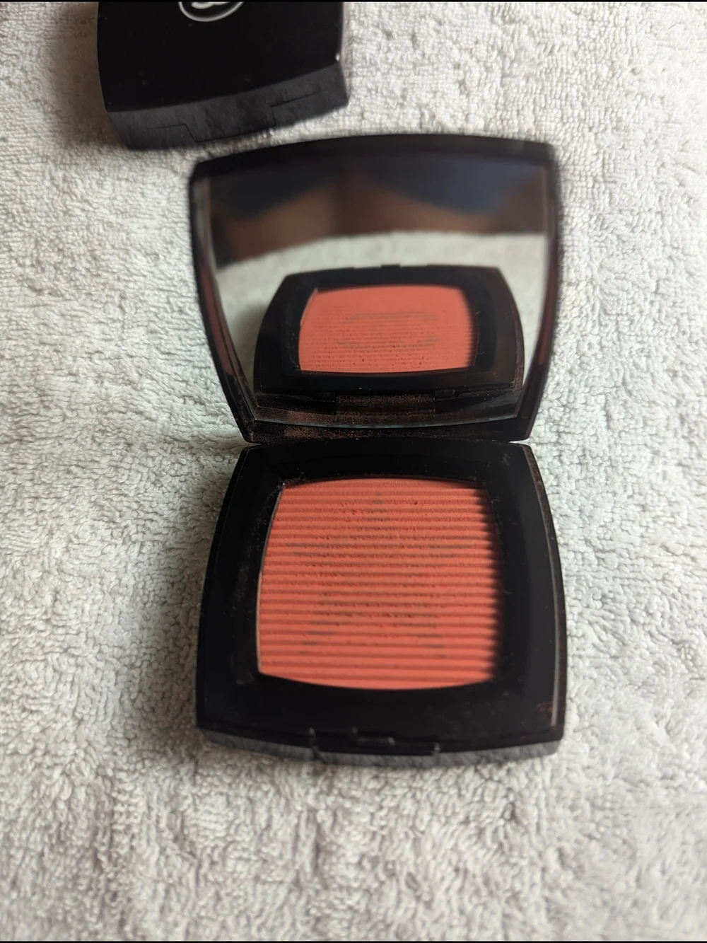 CHANEL Blush Comete Coral Star Soft Glow Blush - Coral